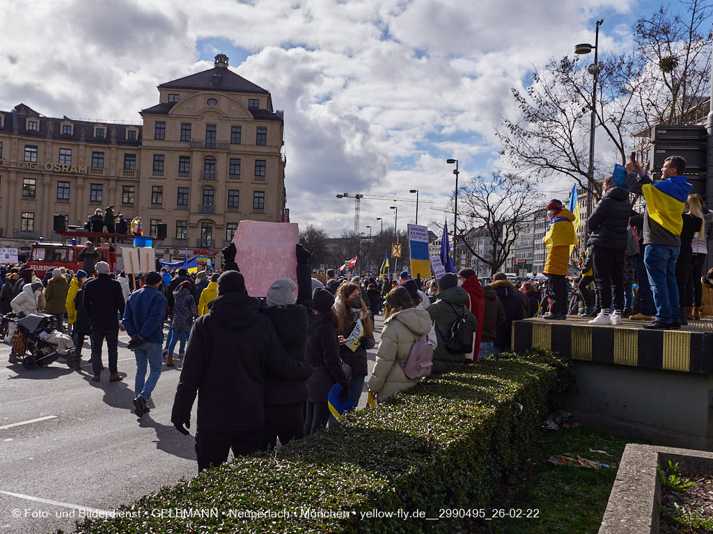26.02.2022 - Ukraine-Demo am Stachus-München mit 5.000 Personen