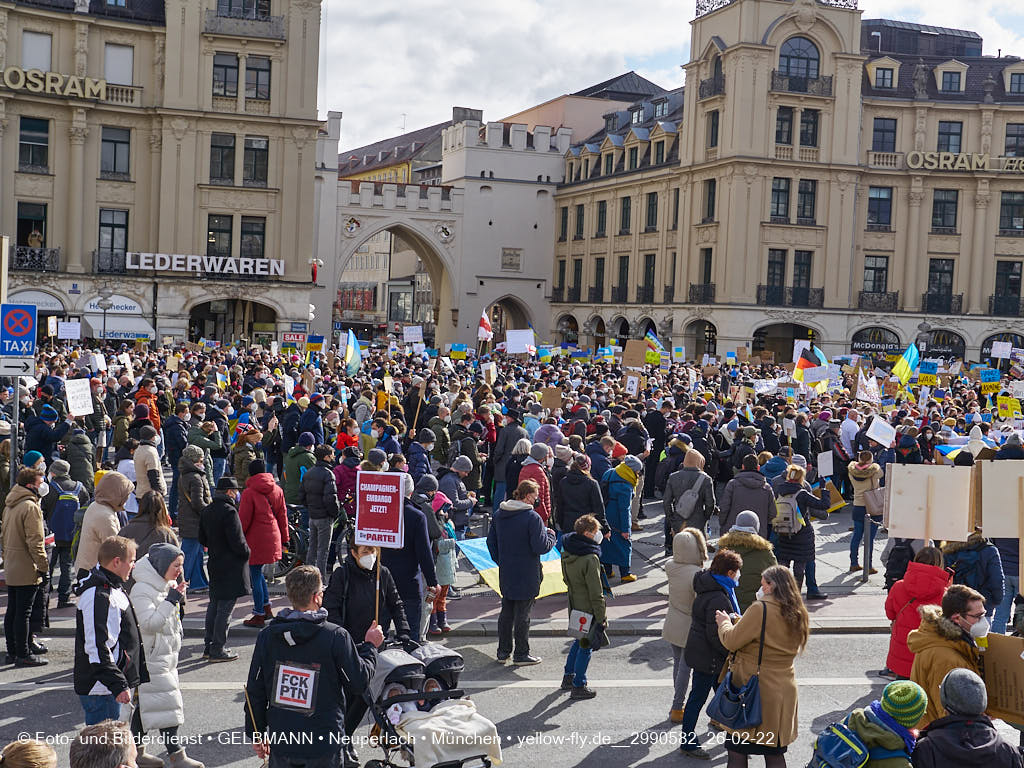 26.02.2022 - Ukraine-Demo am Stachus-München mit 5.000 Personen