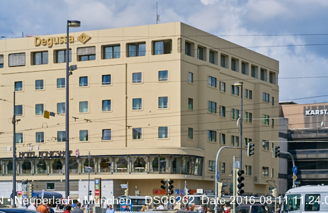 27.08.2016 - Das Hotel Königshof am Stachus steht noch. An der Stirnseite die Werbung von DEGUSSA