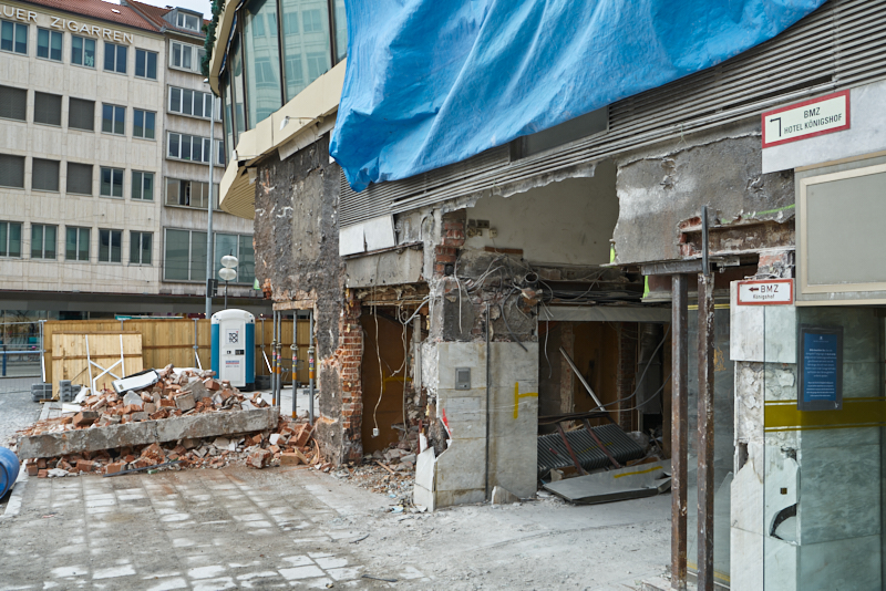 09.03.2019 - Die Entkernung des Hotel Königshaus München hat begonnen