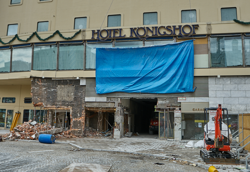 09.03.2019 - Die Entkernung des Hotel Königshaus München hat begonnen