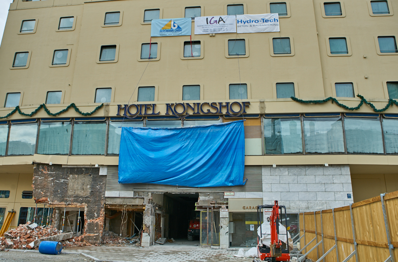 09.03.2019 - Die Entkernung des Hotel Königshaus München hat begonnen