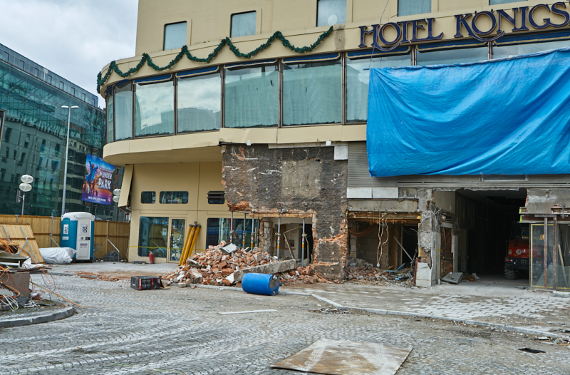 09.03.2019 - Die Entkernung des Hotel Königshaus München hat begonnen