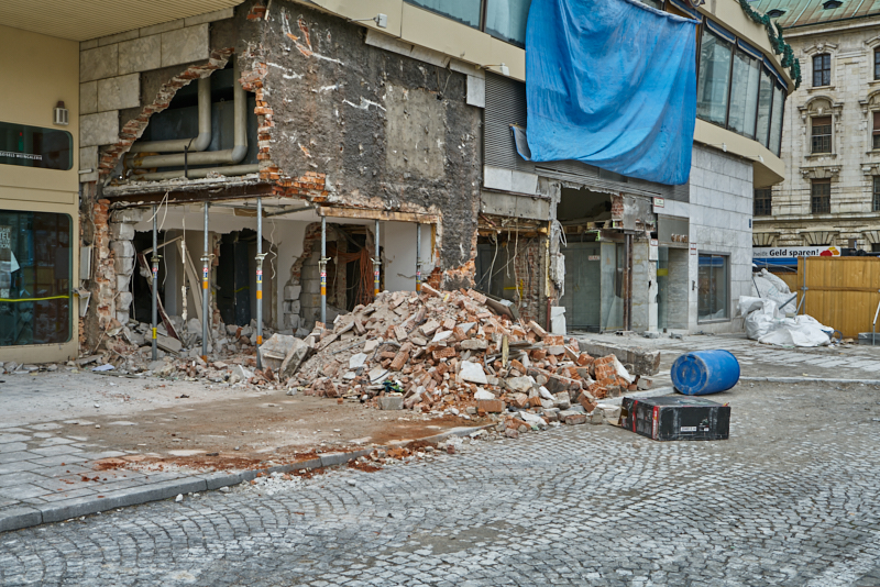 09.03.2019 - Die Entkernung des Hotel Königshaus München hat begonnen