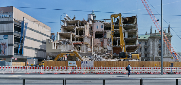 17.06.2019 - Hotel Königshof. Der Abriss geht weiter