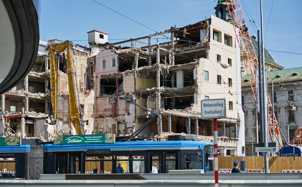 17.06.2019 - Hotel Königshof. Der Abriss geht weiter