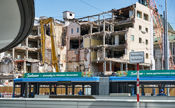 17.06.2019 - Hotel Königshof. Der Abriss geht weiter