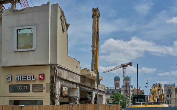 17.06.2019 - Hotel Königshof. Der Abriss geht weiter