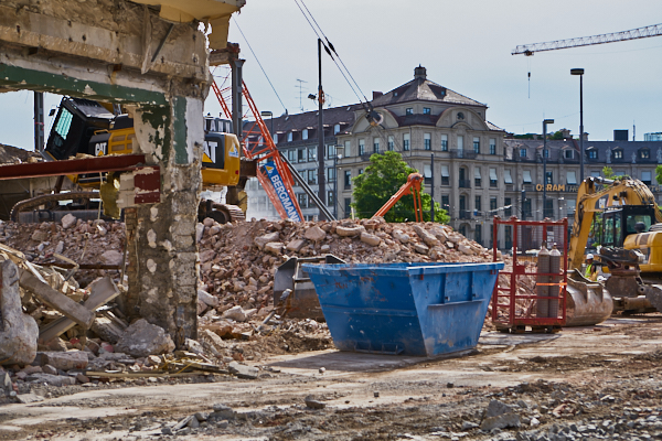 18.06.2019 - Abriss des Hotels Königshof in München.