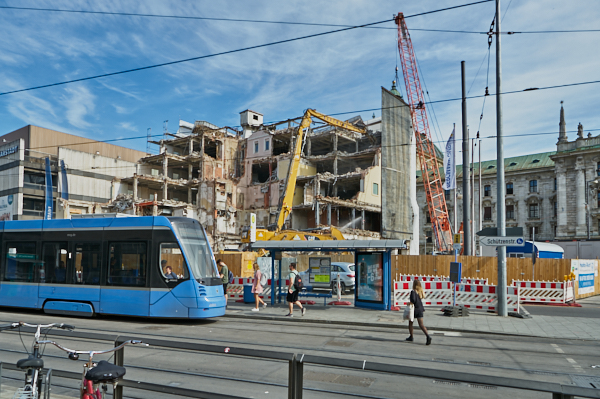 18.06.2019 - Abriss des Hotels Königshof in München.