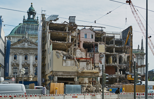 18.06.2019 - Abriss des Hotels Königshof in München.