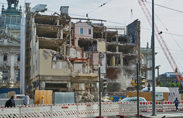 18.06.2019 - Abriss des Hotels Königshof in München.