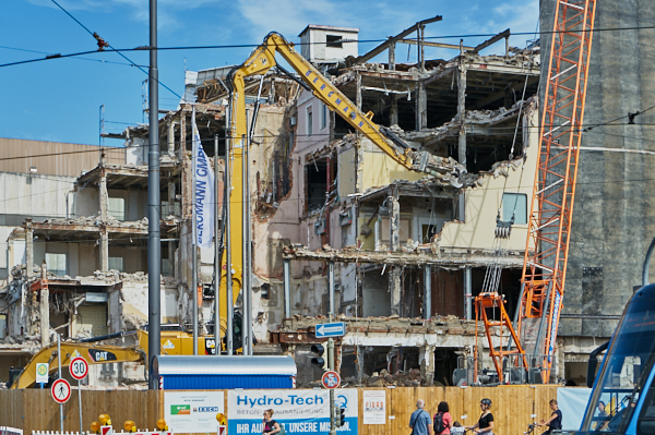 18.06.2019 - Abriss des Hotels Königshof in München.