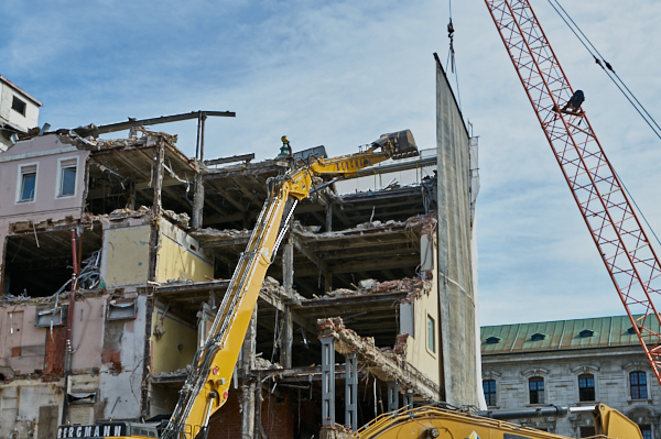 18.06.2019 - Abriss des Hotels Königshof in München.