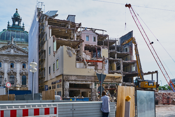 18.06.2019 - Abriss des Hotels Königshof in München.