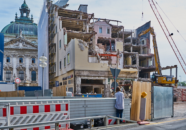 18.06.2019 - Abriss des Hotels Königshof in München.