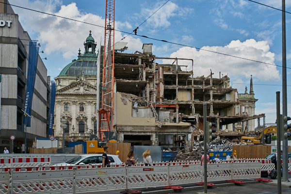 21.06.2019 - Abriss des Hotel Königshof München am Stachus