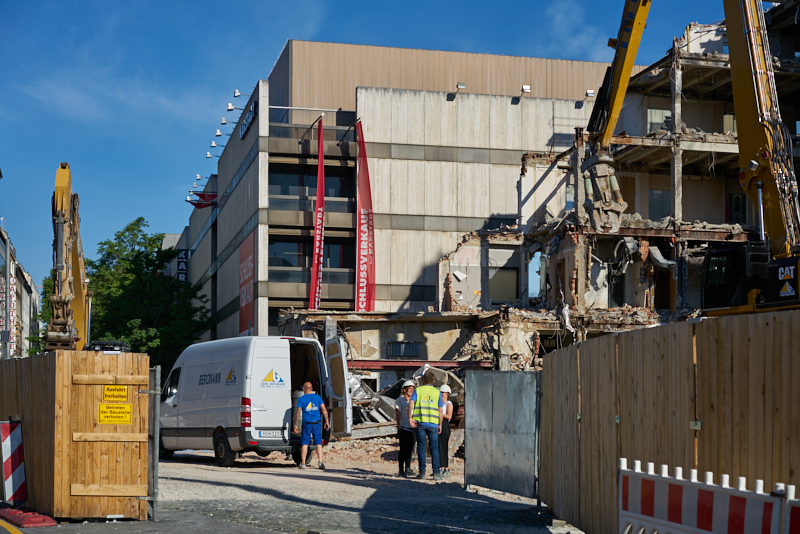 25.06.2019 - Notwendige Kernborhrung beim Abriss des Hotel Königshof