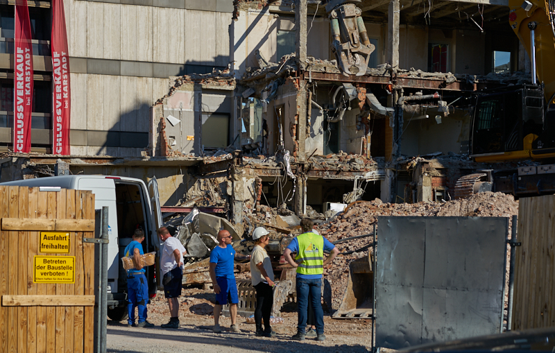 25.06.2019 - Notwendige Kernborhrung beim Abriss des Hotel Königshof