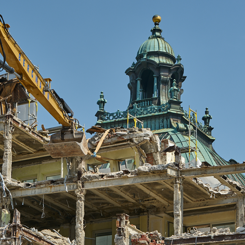 27.06.2019 - Abriss Hotel Königshof und Neubau eines modernen Hotels