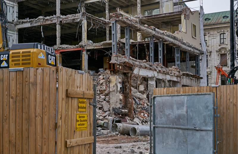 01.07.2019 - Hotel Königshof. Abriss und Neubau