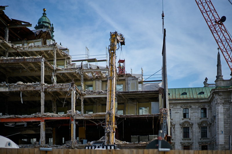 03.07.2019 - Abrissarbeiten am ehemaligen Luxushotel Königshof