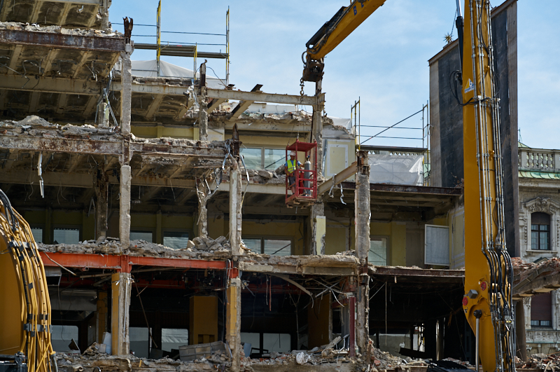 03.07.2019 - Abrissarbeiten am ehemaligen Luxushotel Königshof