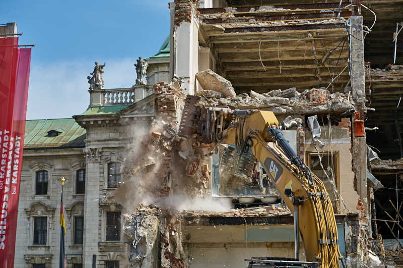 03.07.2019 - Abrissarbeiten am ehemaligen Luxushotel Königshof
