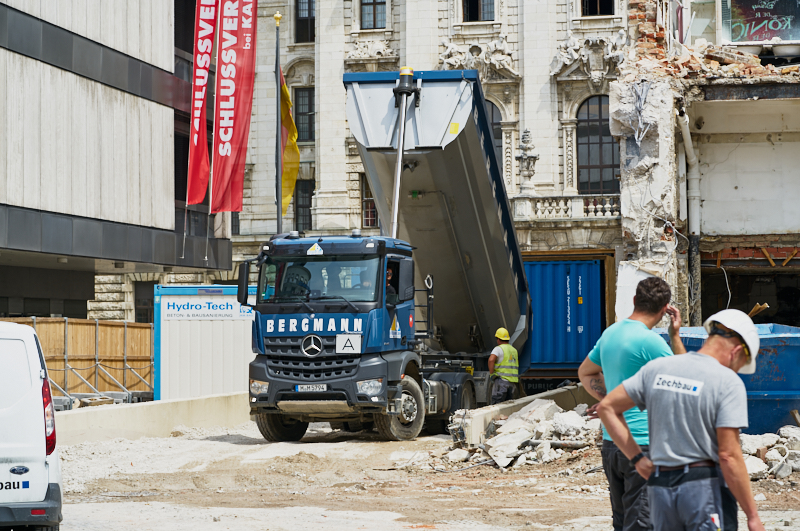 03.07.2019 - Abrissarbeiten am ehemaligen Luxushotel Königshof