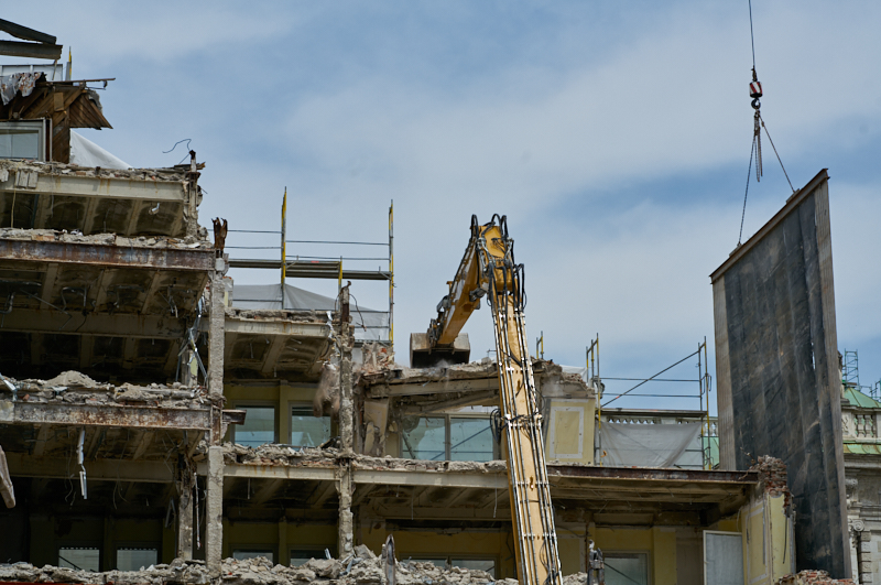 03.07.2019 - Abrissarbeiten am ehemaligen Luxushotel Königshof