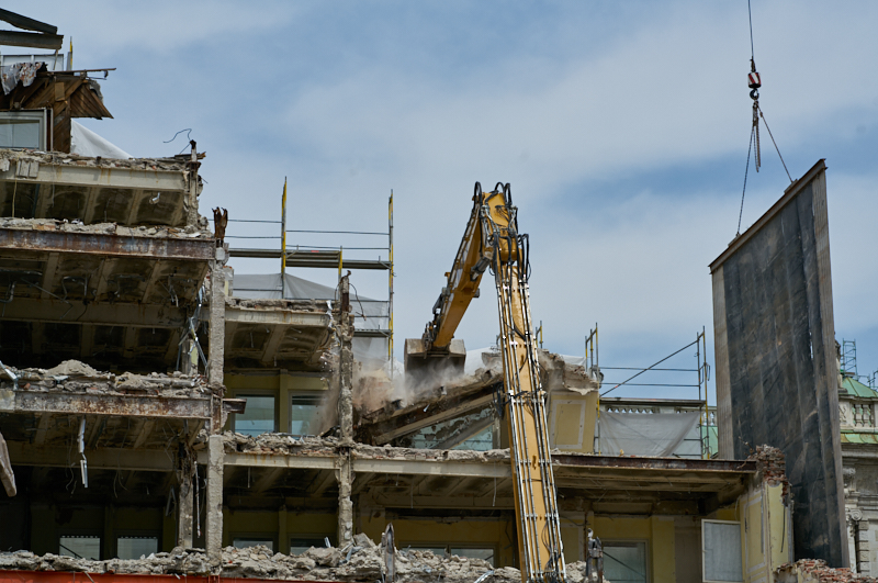 03.07.2019 - Abrissarbeiten am ehemaligen Luxushotel Königshof
