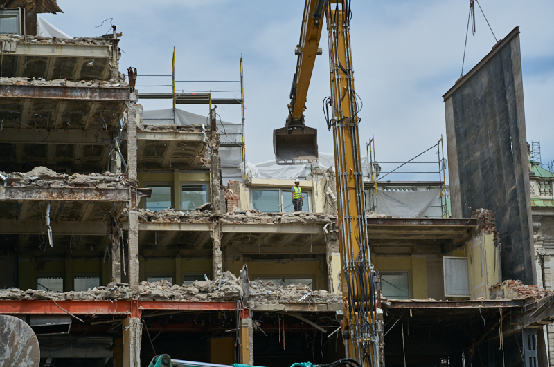 03.07.2019 - Abrissarbeiten am ehemaligen Luxushotel Königshof