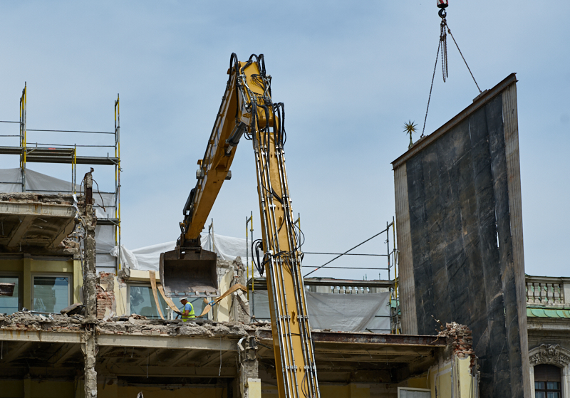 03.07.2019 - Abrissarbeiten am ehemaligen Luxushotel Königshof