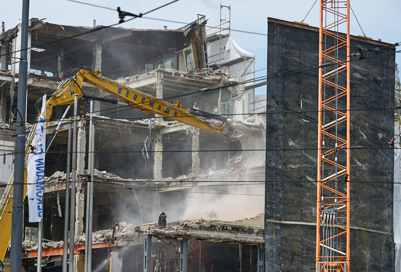 03.07.2019 - Abrissarbeiten am ehemaligen Luxushotel Königshof