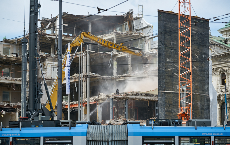 03.07.2019 - Abrissarbeiten am ehemaligen Luxushotel Königshof