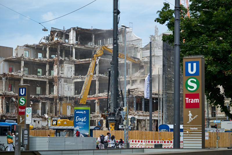 03.07.2019 - Abrissarbeiten am ehemaligen Luxushotel Königshof