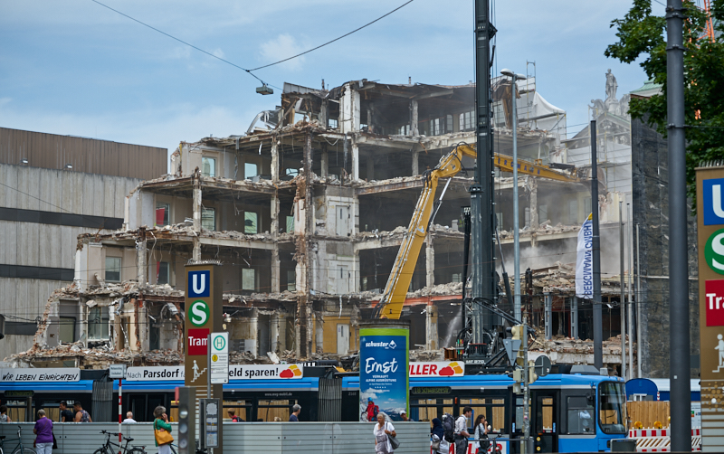 03.07.2019 - Abrissarbeiten am ehemaligen Luxushotel Königshof