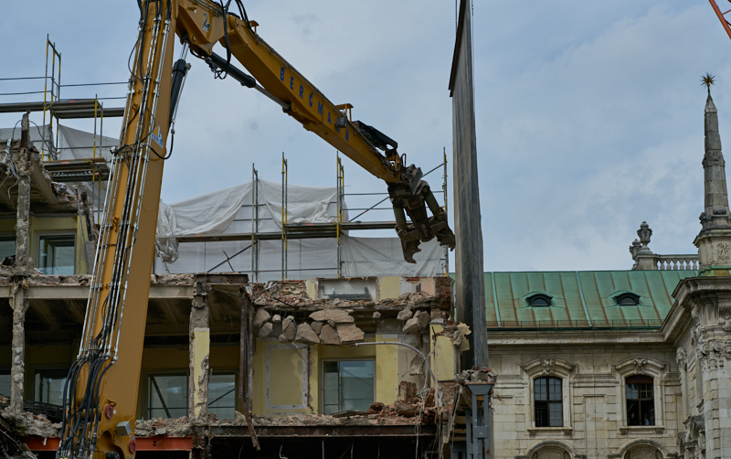 03.07.2019 - Abrissarbeiten am ehemaligen Luxushotel Königshof