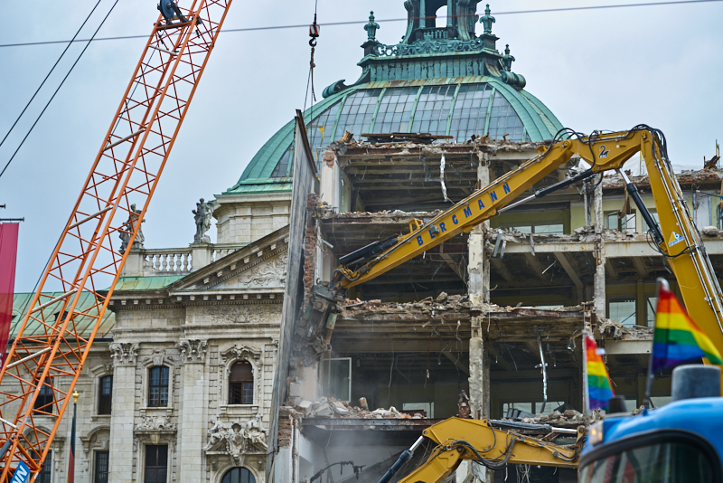 08.07.2019 - Neue Woche beim Abriss des Königshof München
