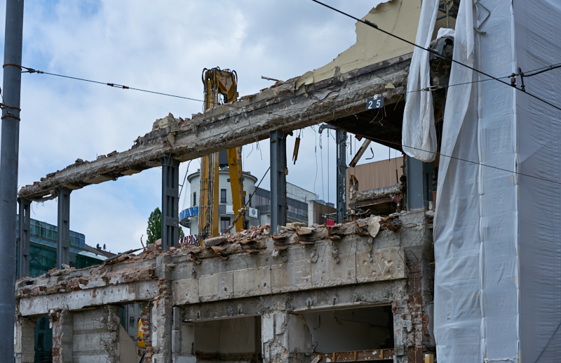 09.07.2019 - Neue Container für das Hotel Königshof