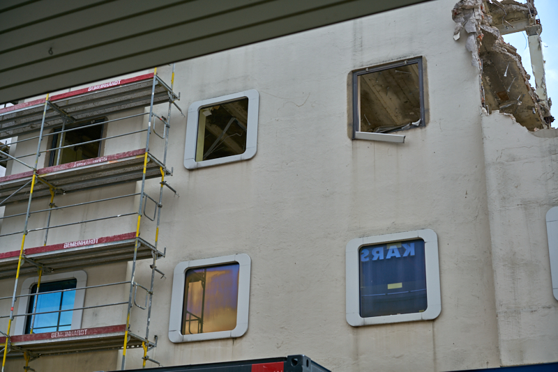 09.07.2019 - Neue Container für das Hotel Königshof