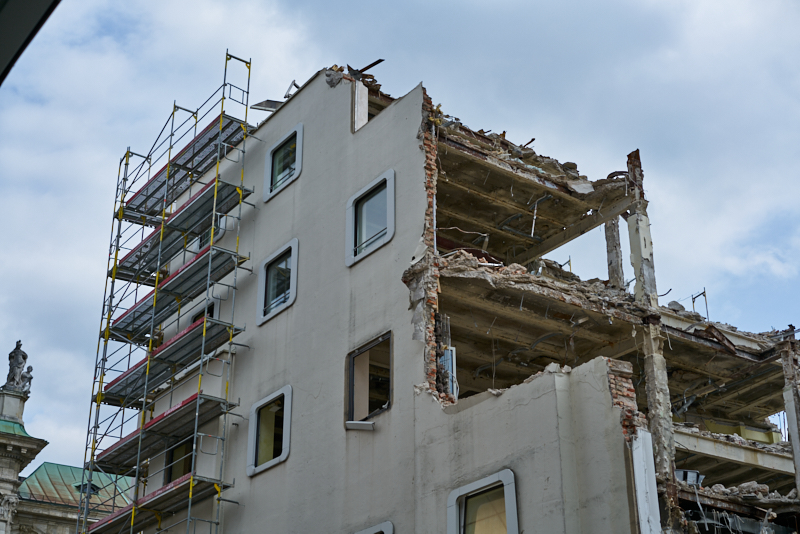 09.07.2019 - Neue Container für das Hotel Königshof