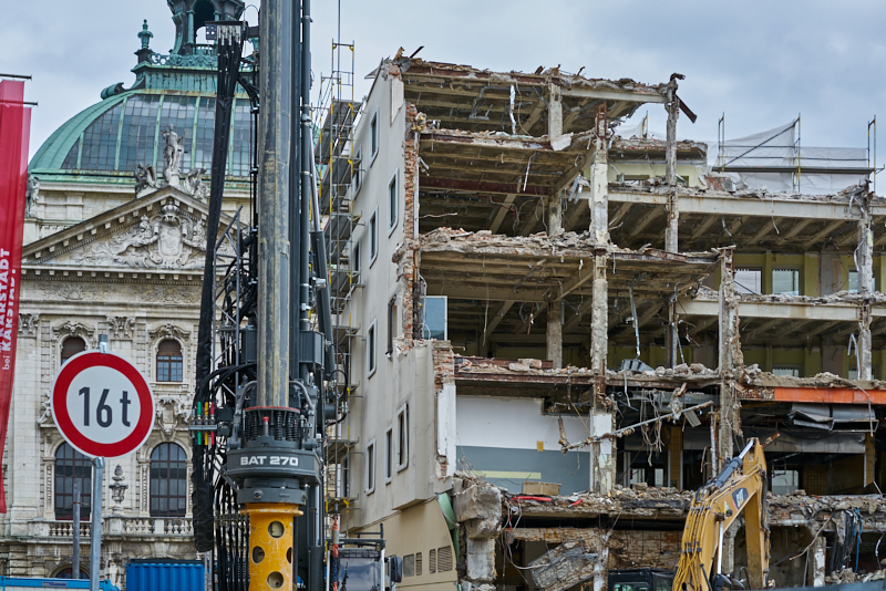 09.07.2019 - Neue Container für das Hotel Königshof