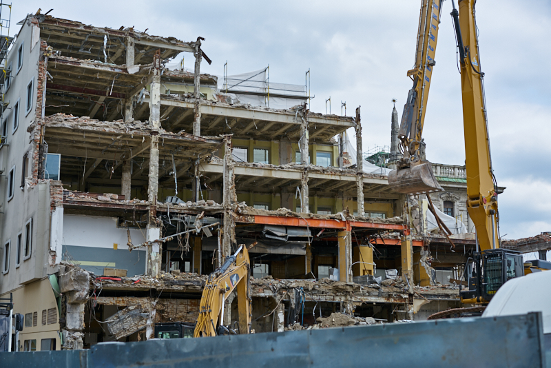 09.07.2019 - Neue Container für das Hotel Königshof