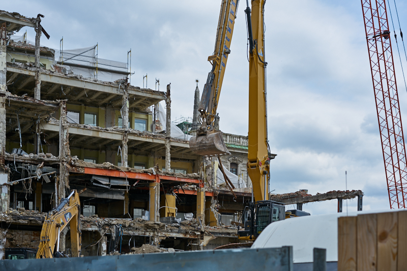 09.07.2019 - Neue Container für das Hotel Königshof