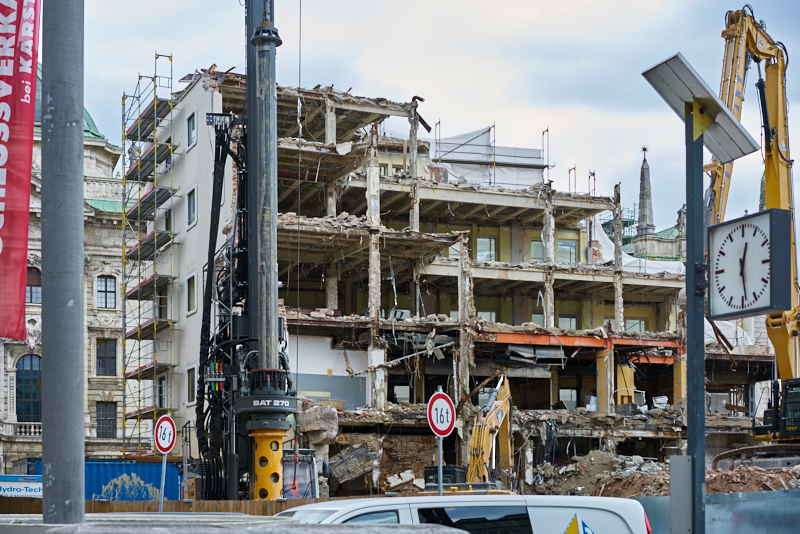 09.07.2019 - Neue Container für das Hotel Königshof