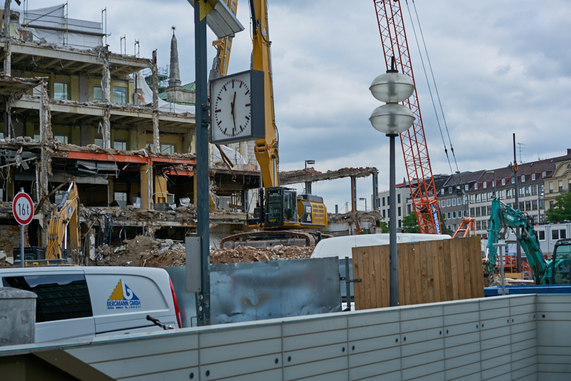 09.07.2019 - Neue Container für das Hotel Königshof
