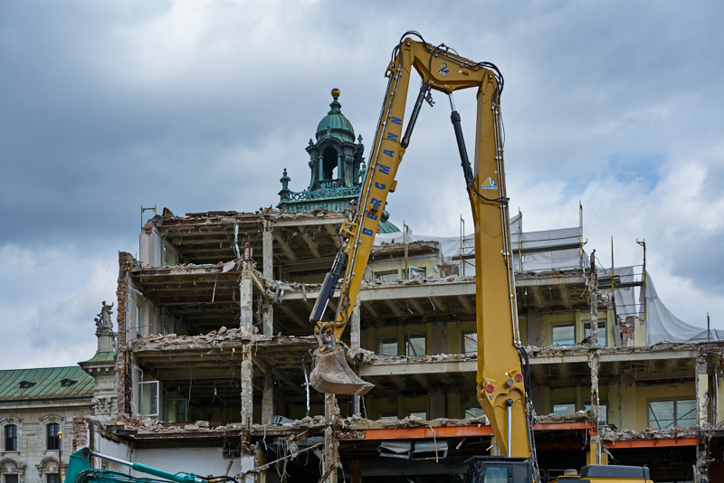 09.07.2019 - Neue Container für das Hotel Königshof