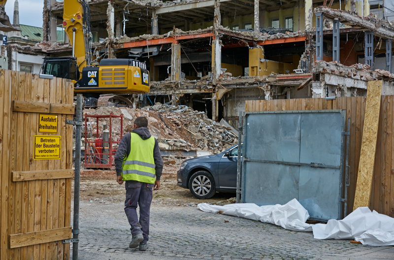 09.07.2019 - Neue Container für das Hotel Königshof