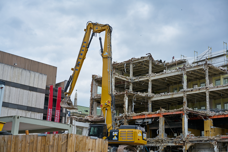 09.07.2019 - Neue Container für das Hotel Königshof